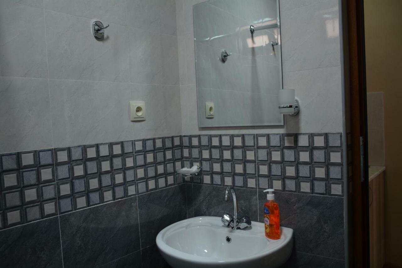 Hotel Central Koutaïssi Extérieur photo